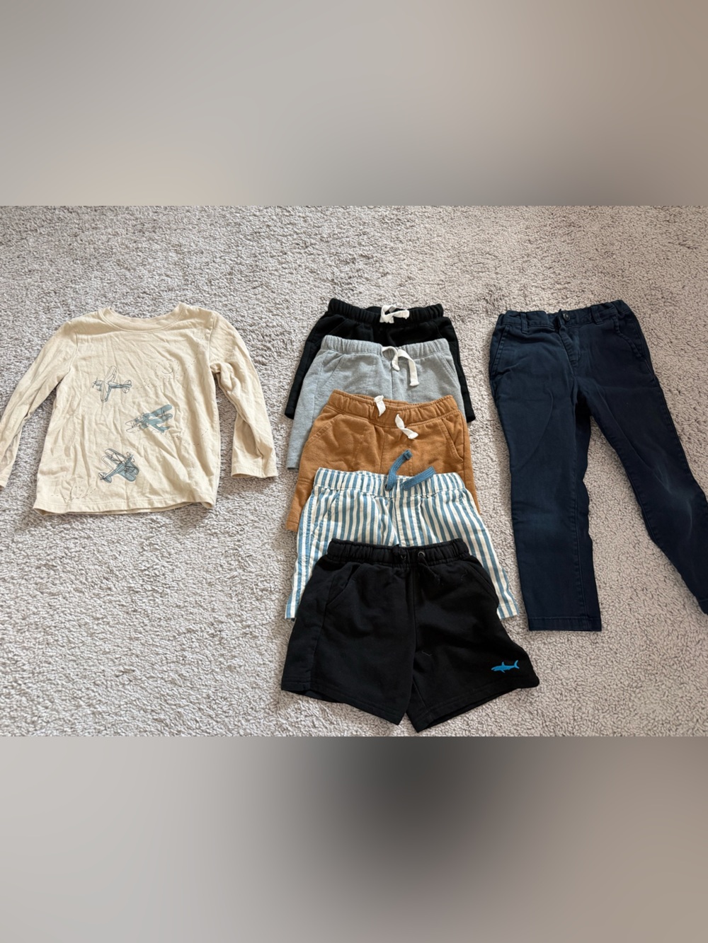 Bundle of 4t toddler clothes